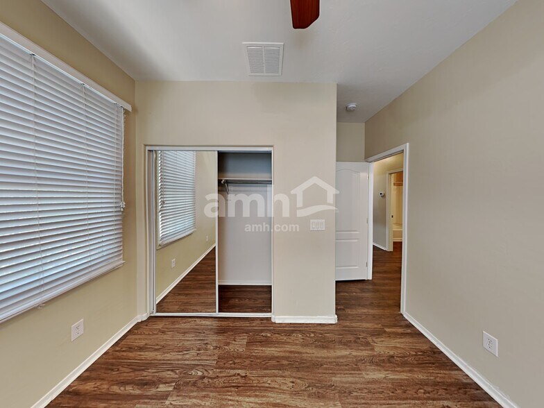 Building Photo - 5617 S 21st Pl