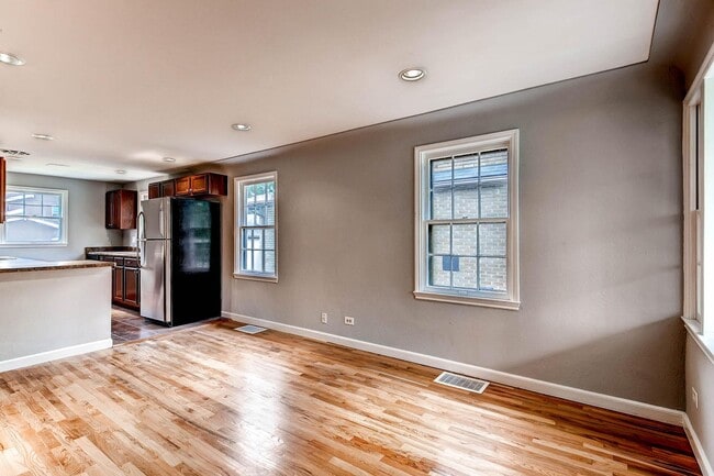 Building Photo - Updated 4-bed, 2-bath home - Blocks from Regis University!