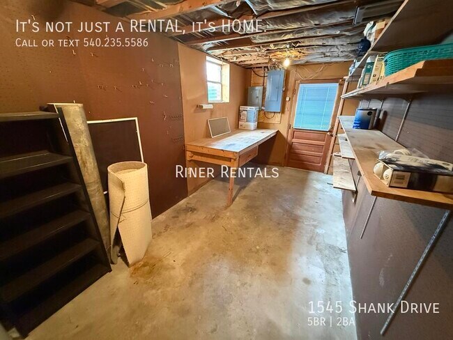 Building Photo - 1545 Shank Dr