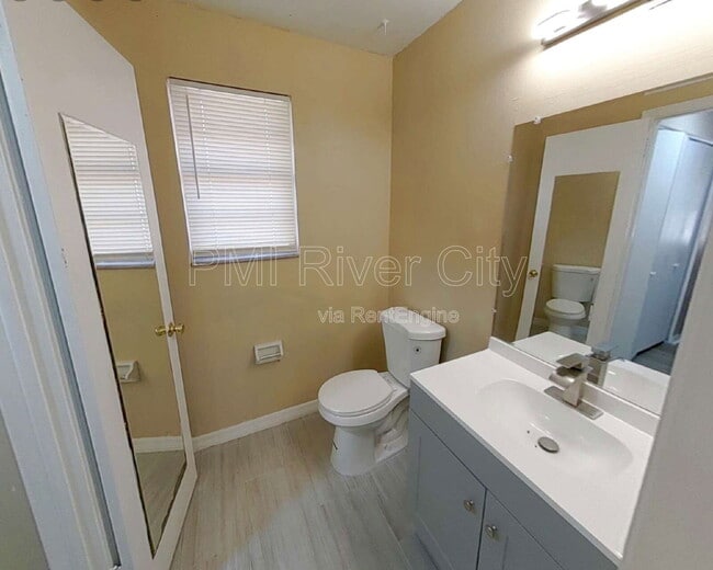 Building Photo - 467 Lombard St