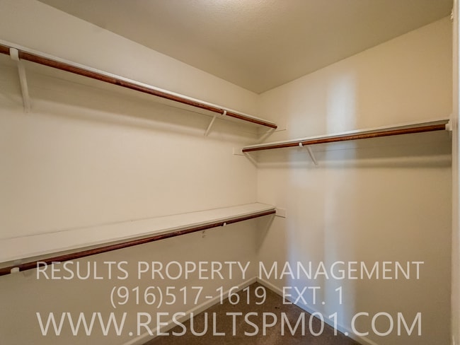 Building Photo - Lovely 4 Bedroom Home in Great Neighborhood