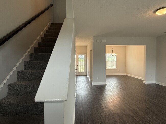 Building Photo - 345 Mcclelland Lp NE