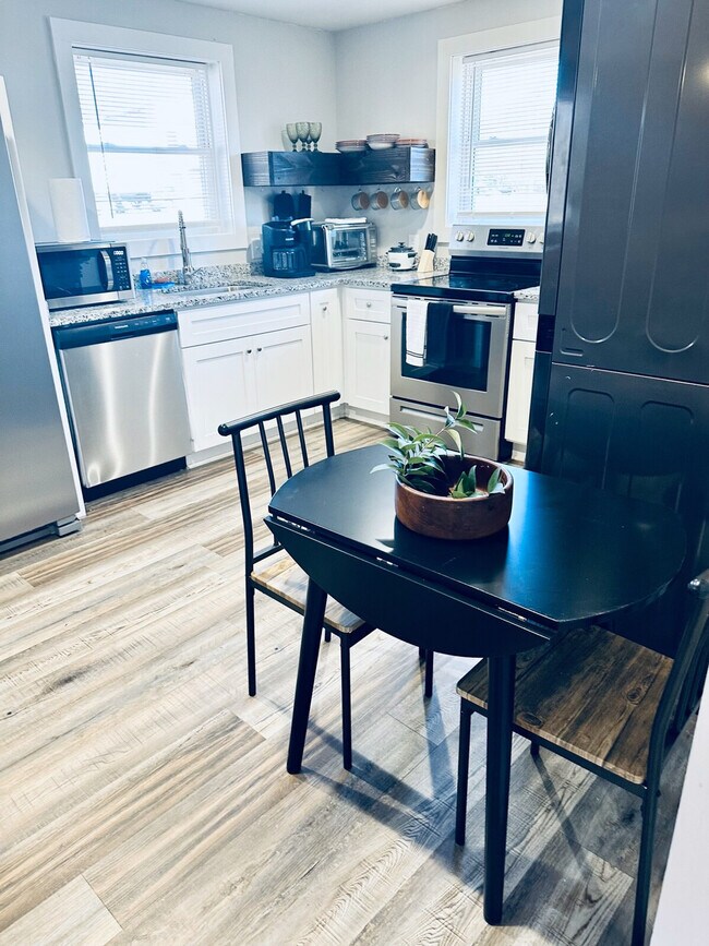 Building Photo - 403 Cedar Lane Rd