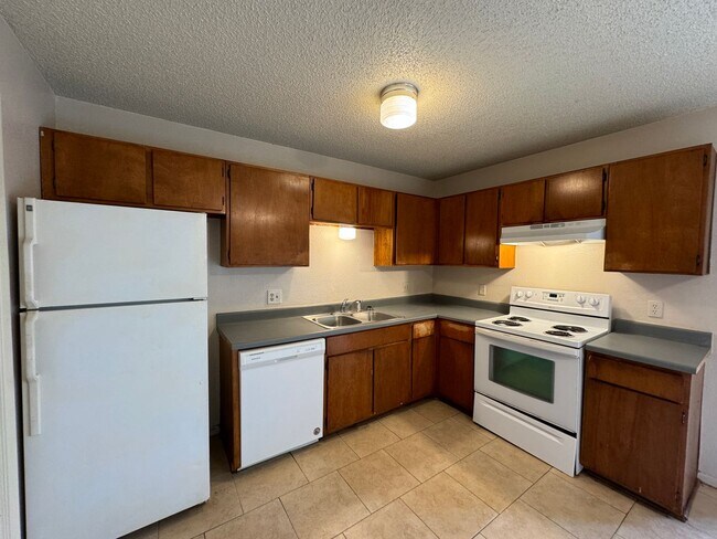 Building Photo - 2515 Bermuda Dr
