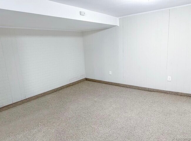 Building Photo - 41856 Langley Dr