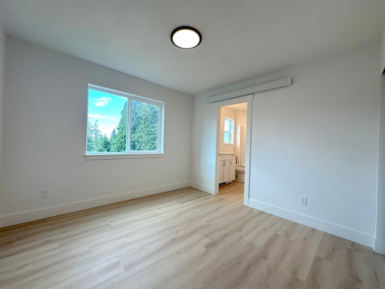 Building Photo - 3021 Harold Dr SE
