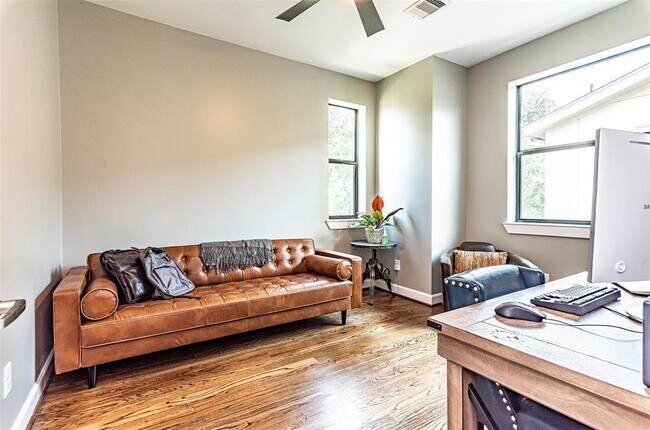 Building Photo - 2510 Chenevert St