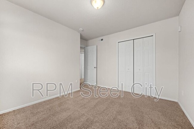 Building Photo - 1014 Pinecrest Dr