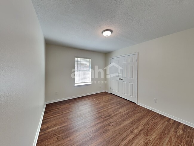 Building Photo - 3256 Silverado Cir