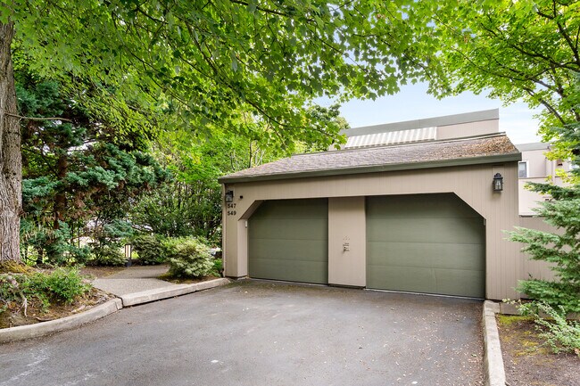 Building Photo - 549 N Tomahawk Island Dr