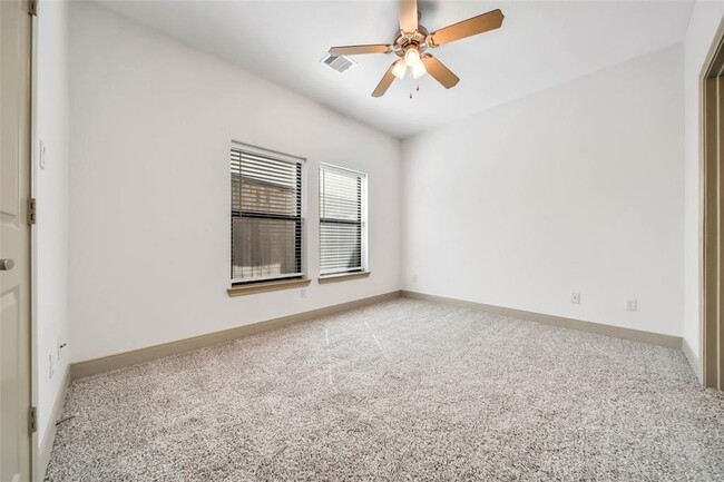 Building Photo - 5221 Eigel St