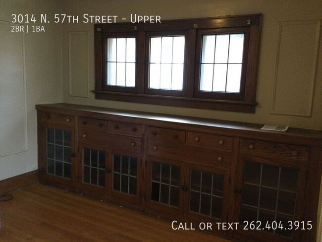 Building Photo - Three Bedroom Spacious Upper Duplex