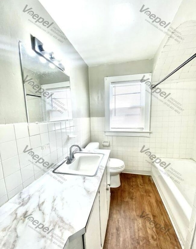 Building Photo - Charming 4-Bed Home with Fireplace & Hardw...