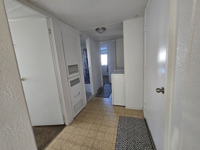 Building Photo - 2 Bed, 2 Bath 1 Office Space Trailer House