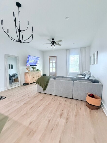 Building Photo - 2240 Caroline St