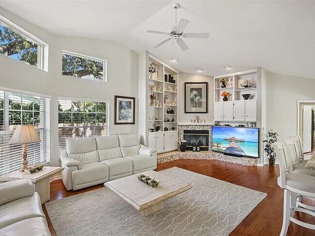 Building Photo - "Pool Home! Spacious 3-Bed, 2-Bath Gem on Shoreline Drive, Clearwater"