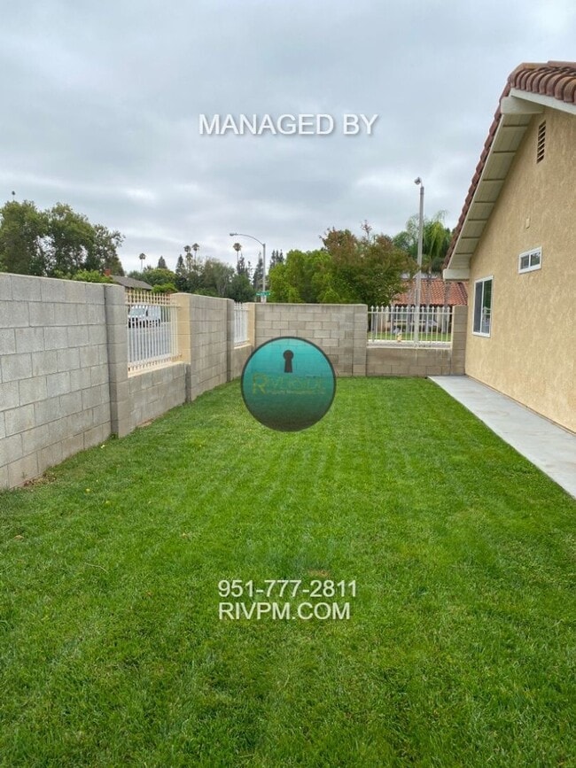 Building Photo - Beautiful single story home located in Riverside!