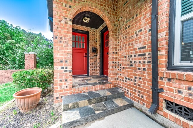 Building Photo - 2511 Arbor St