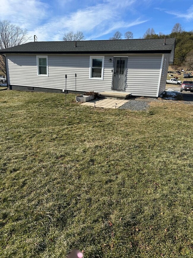 Building Photo - Lovely Rancher in Washington County VA