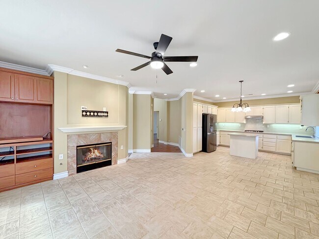 Building Photo - Beautiful & Spacious 5BD/3BA House in East...