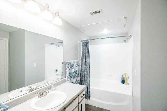 Building Photo - 6710 Babcock Rd