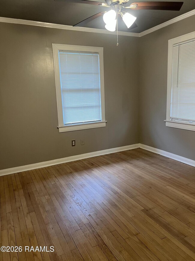 Building Photo - 135 Oak Crest Dr