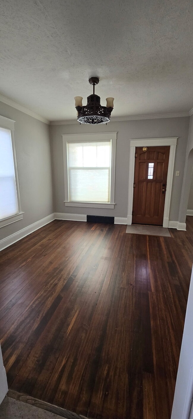 Building Photo - 2505 Central Ave