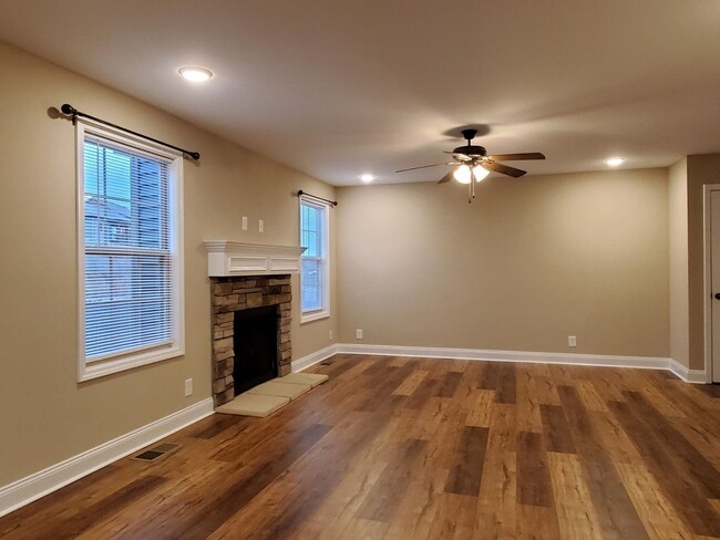 Building Photo - 843 Crestone Ln