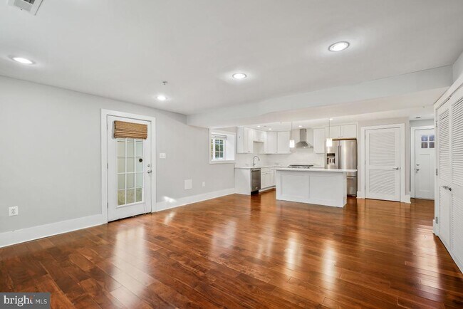 Building Photo - 837 Shepherd St NW