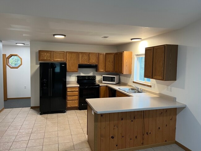 Building Photo - 450 Skare Rd