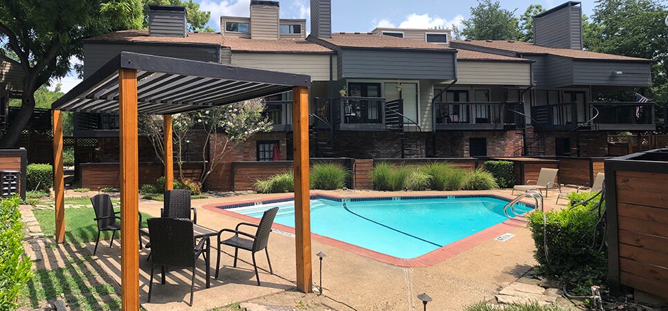 Beautiful pool area - 8710 Park Ln