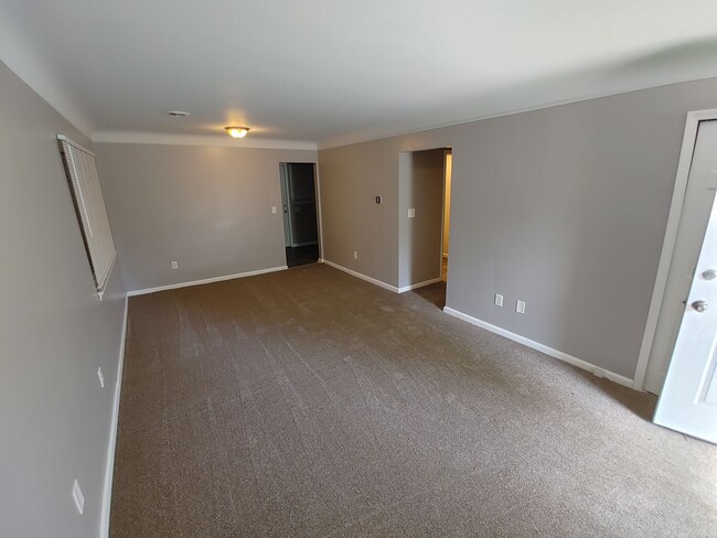 Building Photo - Cute Three Bedroom Ranch in Inkster