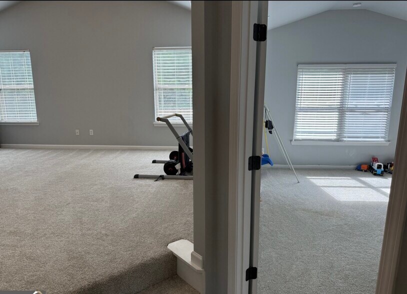 Building Photo - 310 Savannah Dr