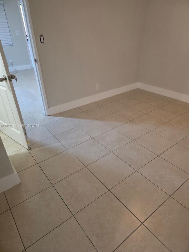 Building Photo - 435 NW 41st St