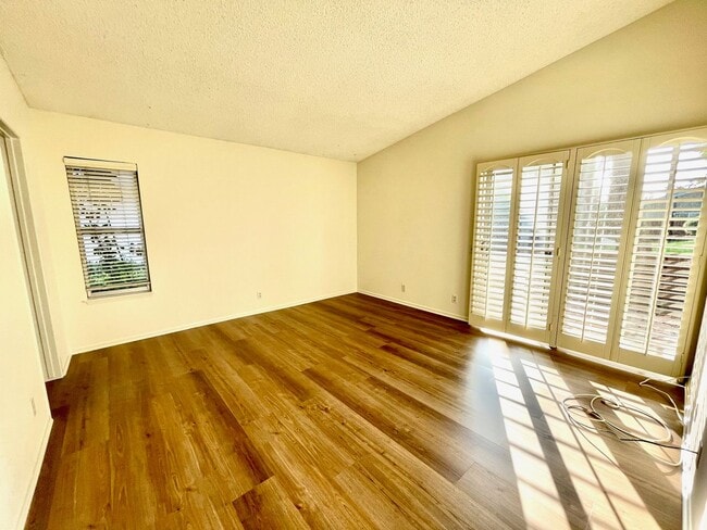 Building Photo - Single Story w/ 2-car in San Clemente