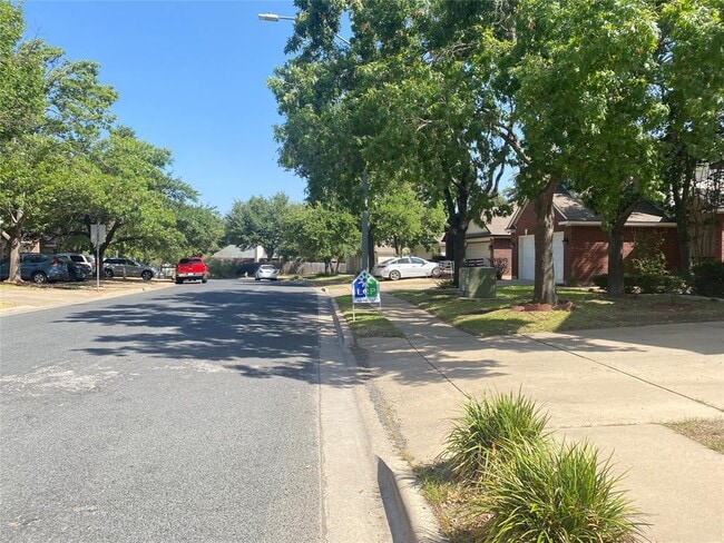 Building Photo - 8408 Dulac Dr