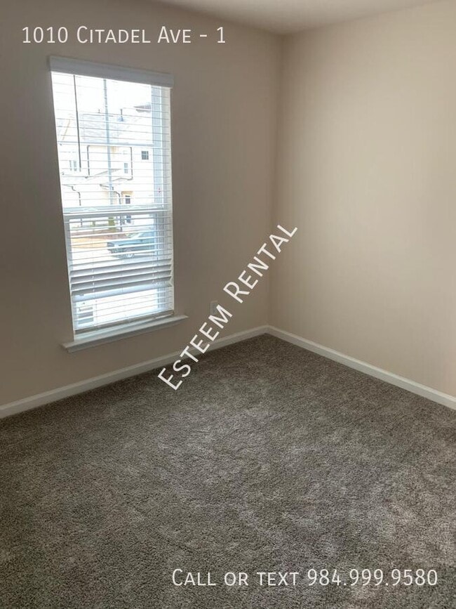 Building Photo - 1010 Citadel Ave