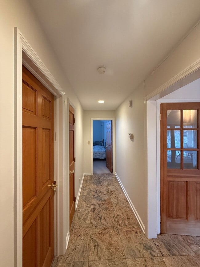 Building Photo - 23 Sunnyside Ter