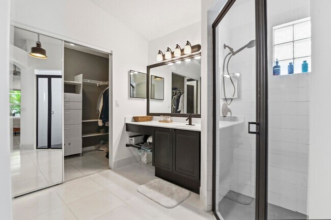 Building Photo - 5690 Green Island Dr