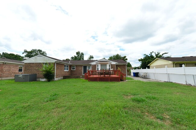 Building Photo - Vintage Brick Ranch!