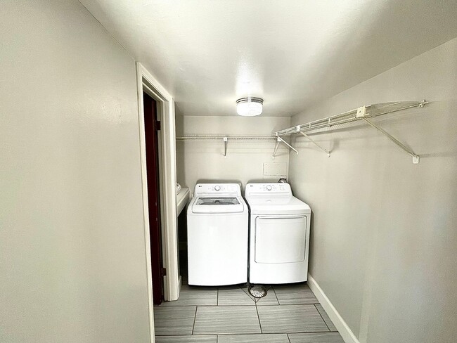 Building Photo - Beautifully updated 3 bedroom 2 bath home in Greeley!
