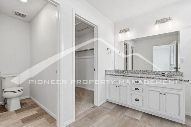 Building Photo - Gorgeous Home with Washer/Dryer and 2-Car Garage