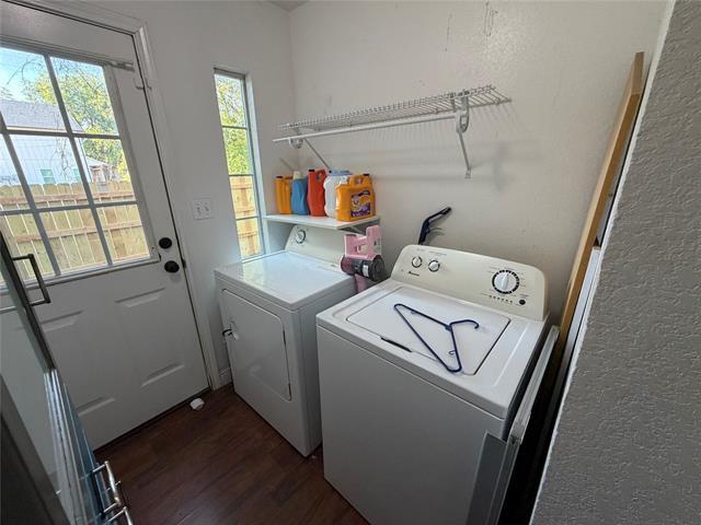 Building Photo - 979 W Pecan St