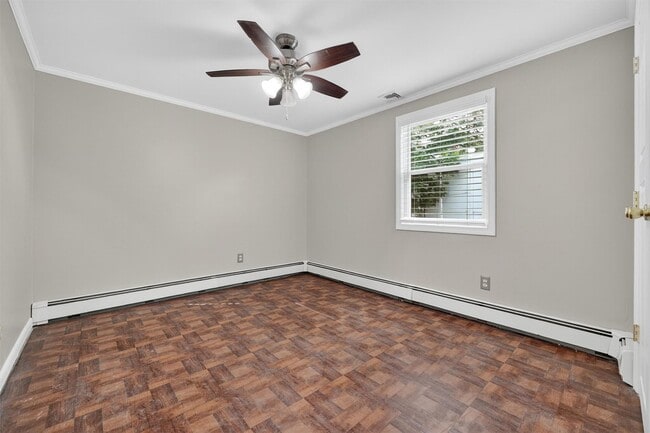 Building Photo - 76 Amundsen Ln