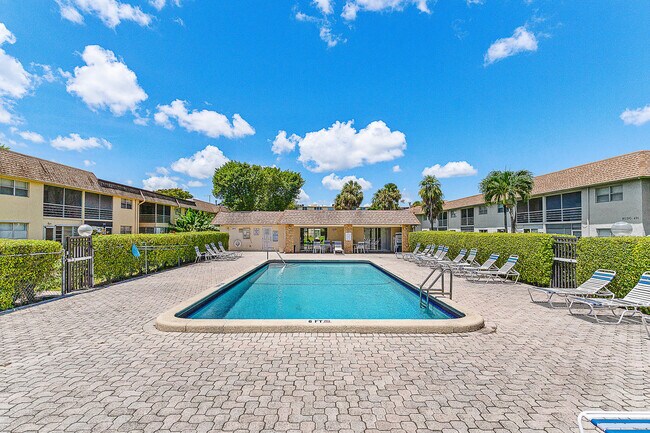 Building Photo - 9855 Sandalfoot Blvd