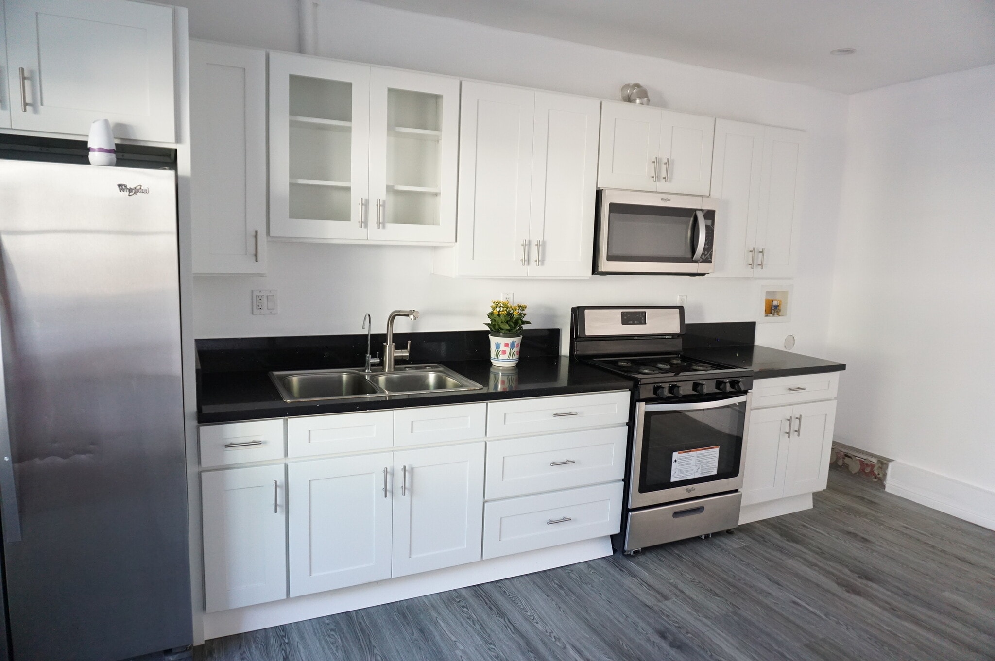 Building Photo - 14820 Devonshire St