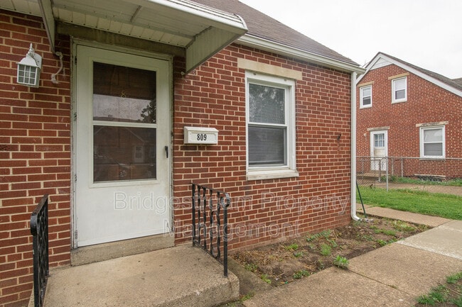 Building Photo - 809 Winston Dr