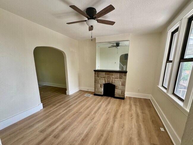 Building Photo - Newly Renovated 2 Bed, 1 Bath Home with Bonus Room - Conveniently Located, Central Heat - Availab...