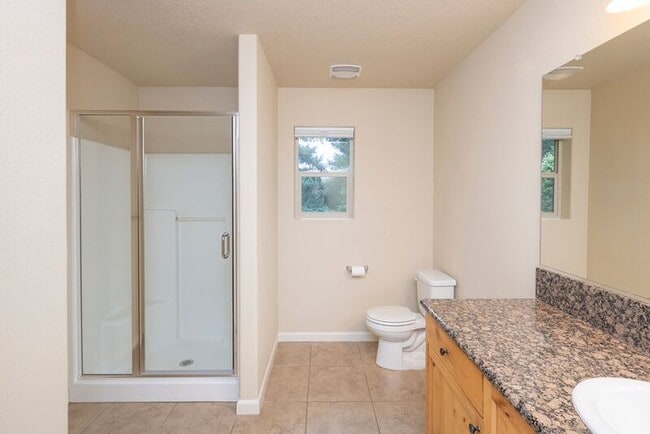 Building Photo - 14170 NE Flanders Ct