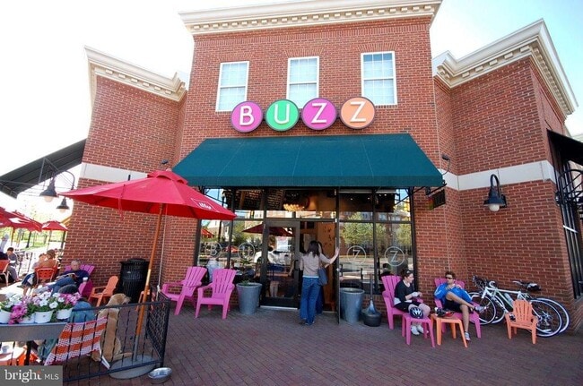 Building Photo - 811 N Columbus St